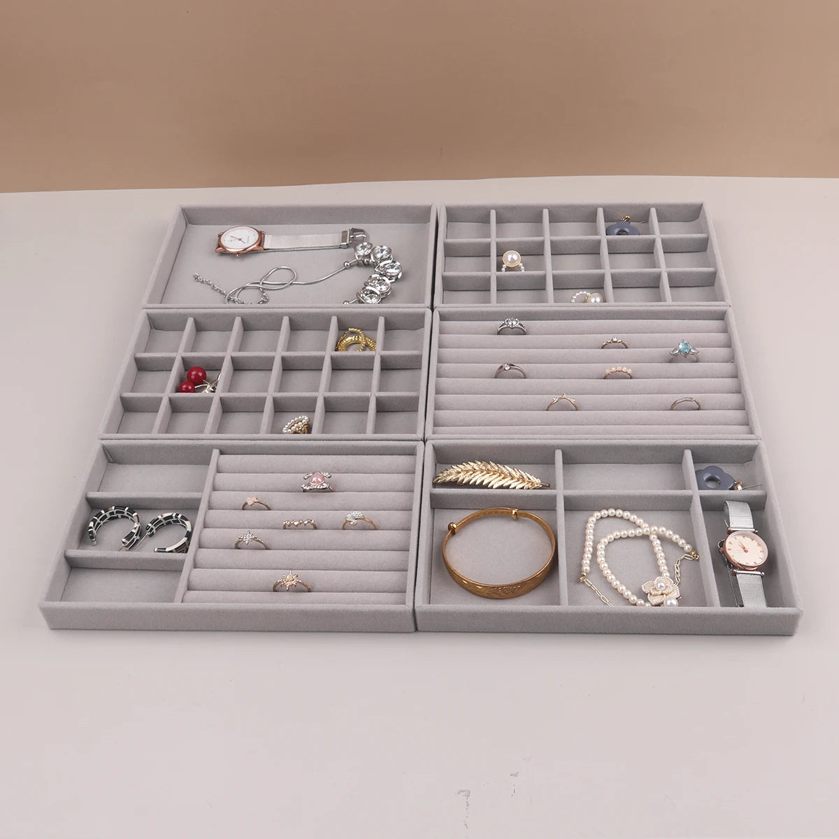 Cutie de depozitare a bijuteriilor din catifea