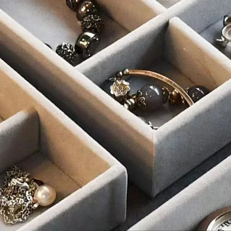 Cutie de bijuterii cu trei sertare